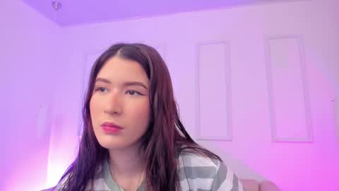 Snapshot of emiilycutex_ chatting on 11, 3, 2025 online show from 11, 3, 2025