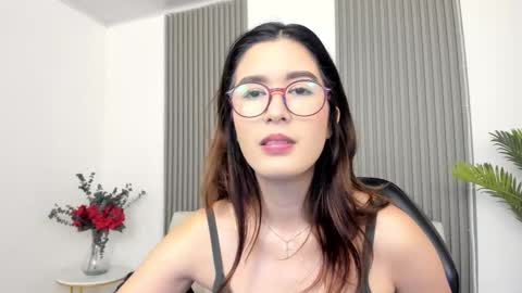 Snapshot of emiilycutex_ chatting on 8, 10, 2025 online show from 8, 10, 2025