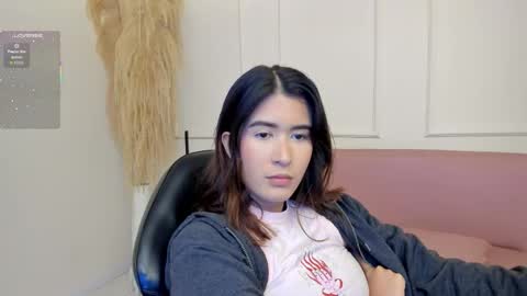 Snapshot of emiilycutex_ chatting on 18, 10, 2025 online show from 18, 10, 2025