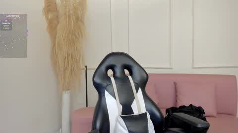 Snapshot of emiilycutex_ chatting on 20, 10, 2025 online show from 20, 10, 2025