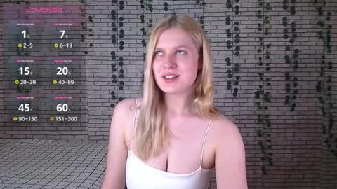 Snapshot of emiliaduchess chatting on 1, 10, 2025 Amili online show from 1, 10, 2025