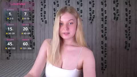 Snapshot of emiliaduchess chatting on 19, 10, 2025 Amili online show from 19, 10, 2025
