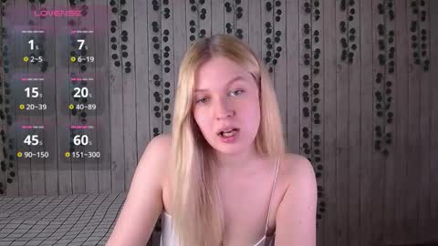 Snapshot of emiliaduchess chatting on 13, 11, 2025 Amili online show from 13, 11, 2025