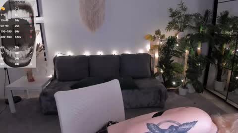 Snapshot of emiliahurrison chatting on 27, 5, 2026 Call me Emilia next stream on Friday at 10 AM GMT online show from 27, 5, 2026