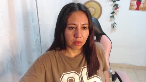 emiliany layla perez online show from 24, 12, 2024