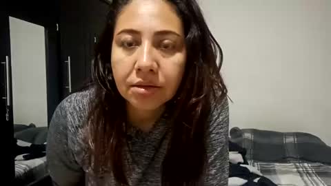emiliany layla perez online show from 4, 1, 2025