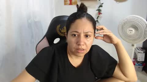 emiliany layla perez online show from 15, 9, 2025