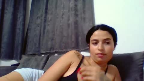 Snapshot of emilly_daniel chatting on 17, 11, 2025 Emilly and Daniel online show from 17, 11, 2025
