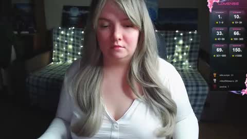 Snapshot of emillybones chatting on 14, 12, 2025 Emily online show from 14, 12, 2025