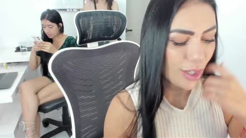Snapshot of emillybrowm chatting on 10, 1, 2025 Emilly online show from 10, 1, 2025