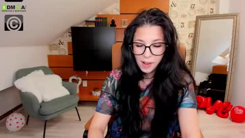 EmillyTaylor online show from 12, 3, 2025