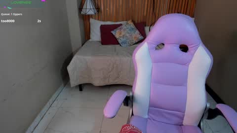 Snapshot of emily_beltonn chatting on 29, 12, 2024              online show from 29, 12, 2024