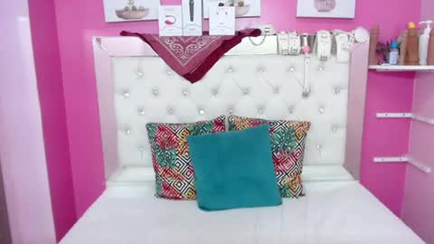 Snapshot of emily_beltonn chatting on 31, 12, 2024              online show from 31, 12, 2024