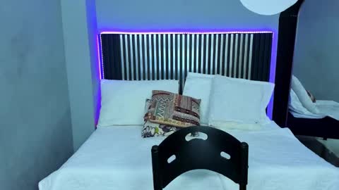 Snapshot of emily_beltonn chatting on 23, 10, 2025              online show from 23, 10, 2025