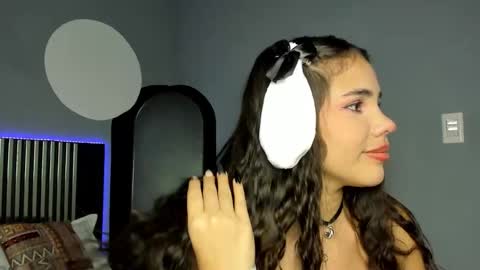 Snapshot of emily_beltonn chatting on 27, 10, 2025              online show from 27, 10, 2025