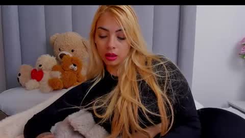 Snapshot of emily_briston chatting on 28, 7, 2026 Emily online show from 28, 7, 2026