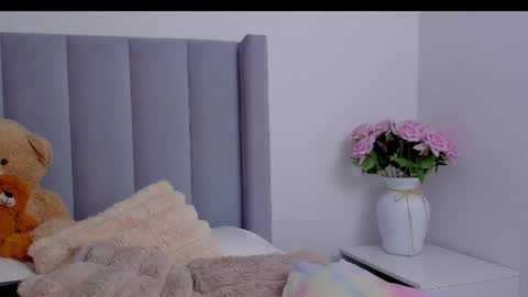 Snapshot of emily_briston chatting on 28, 7, 2026 Emily online show from 28, 7, 2026