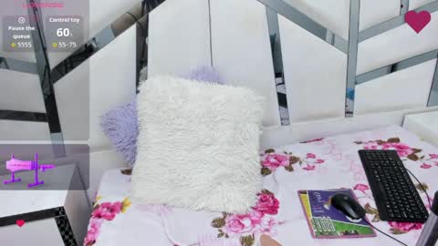 emily_collins1_ online show from 7, 4, 2026