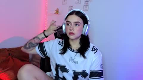 Snapshot of emily_lindey_ chatting on 11, 2, 2026 Emily Lindey online show from 11, 2, 2026