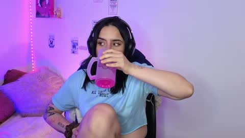 Emily Lindey online show from 10, 4, 2026