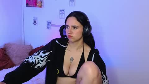 Emily Lindey online show from 16, 4, 2026