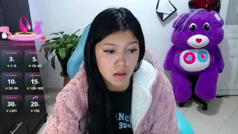 Snapshot of emily_rosse04 chatting on 17, 4, 2026 online show from 17, 4, 2026