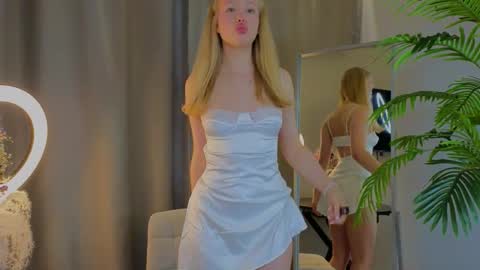 Snapshot of emily_shepard chatting on 22, 9, 2025 emily shepard online show from 22, 9, 2025