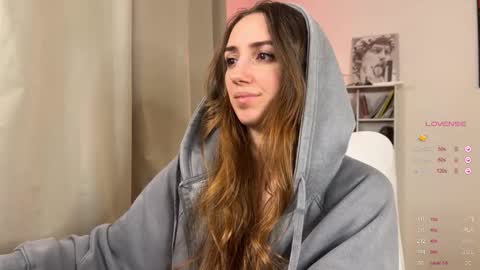 Snapshot of emily_w0w_ chatting on 1, 2, 2026 Lia online show from 1, 2, 2026