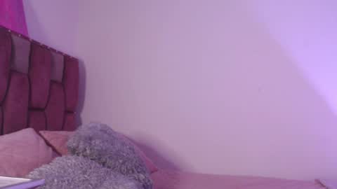 Snapshot of emily_w2 chatting on 3, 3, 2025 emily_w2 online show from 3, 3, 2025