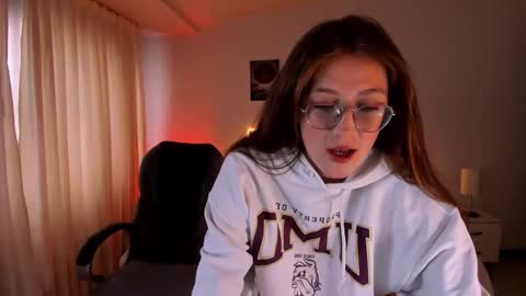 Snapshot of emily_warren__ chatting on 30, 9, 2025 emily_warren__ online show from 30, 9, 2025