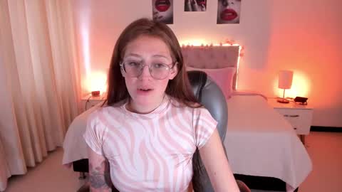 Snapshot of emily_warren__ chatting on 7, 10, 2025 emily_warren__ online show from 7, 10, 2025