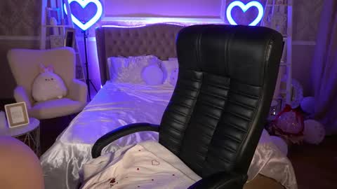 Emy online show from 4, 3, 2025