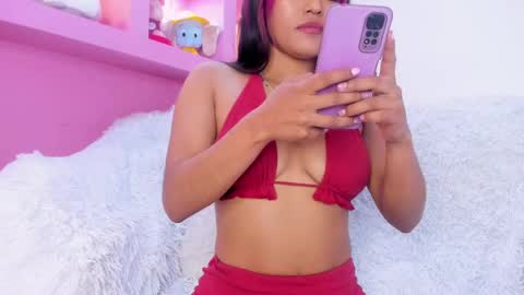 Snapshot of emilycristal chatting on 8, 3, 2025 Emily online show from 8, 3, 2025