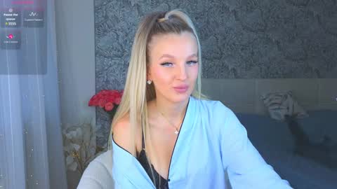 Snapshot of emilydancee chatting on 14, 12, 2024 emilydancee online show from 14, 12, 2024