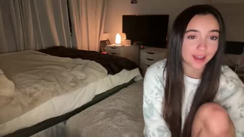 Snapshot of emilyfawn chatting on 23, 11, 2025 emilyfawn online show from 23, 11, 2025