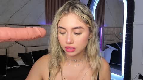 Snapshot of emilyhendrix_ chatting on 17, 12, 2024 Emily Hendrix online show from 17, 12, 2024