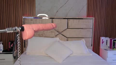 Snapshot of emilyhendrix_ chatting on 21, 12, 2024 Emily Hendrix online show from 21, 12, 2024