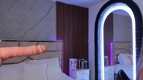 Snapshot of emilyhendrix_ chatting on 27, 12, 2024 Emily Hendrix online show from 27, 12, 2024