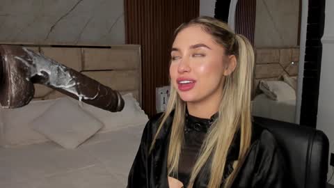 Snapshot of emilyhendrix_ chatting on 11, 1, 2025 Emily Hendrix online show from 11, 1, 2025