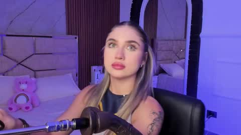 Snapshot of emilyhendrix_ chatting on 12, 2, 2025 Emily Hendrix online show from 12, 2, 2025