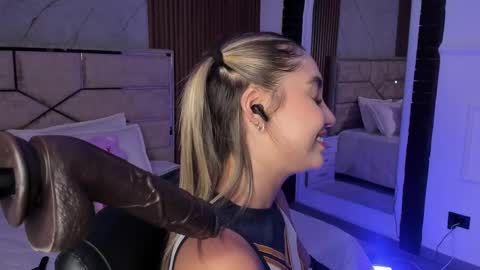 Snapshot of emilyhendrix_ chatting on 13, 2, 2025 Emily Hendrix online show from 13, 2, 2025