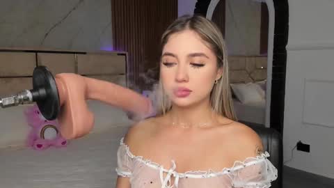 Snapshot of emilyhendrix_ chatting on 3, 3, 2025 Emily Hendrix online show from 3, 3, 2025