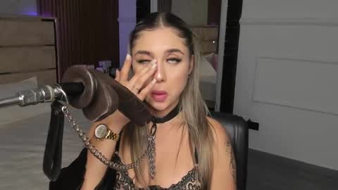 Snapshot of emilyhendrix_ chatting on 8, 3, 2025 Emily Hendrix online show from 8, 3, 2025