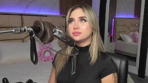 Snapshot of emilyhendrix_ chatting on 12, 3, 2025 Emily Hendrix online show from 12, 3, 2025