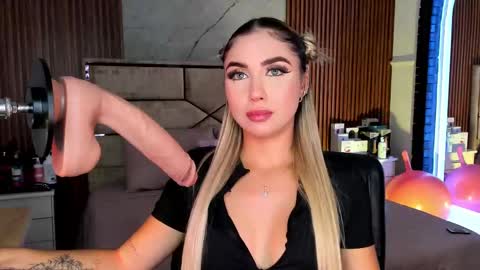 Snapshot of emilyhendrix_ chatting on 26, 9, 2025 Emily Hendrix online show from 26, 9, 2025