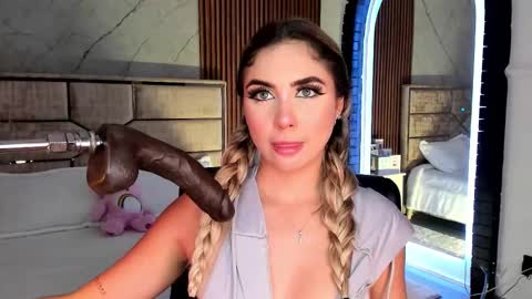 Snapshot of emilyhendrix_ chatting on 8, 10, 2025 Emily Hendrix online show from 8, 10, 2025