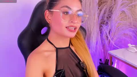 Emilyjonnes  online show from 19, 6, 2026