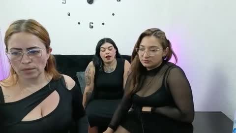 Snapshot of emilyriskhot chatting on 6, 2, 2026 emily friends online show from 6, 2, 2026