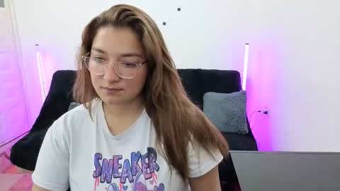 Snapshot of emilyriskhot chatting on 7, 2, 2026 emily friends online show from 7, 2, 2026