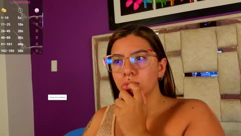emilyy_cooperr online show from 14, 4, 2026